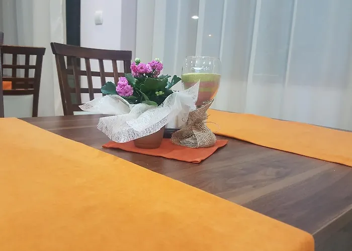 лиани Хотел