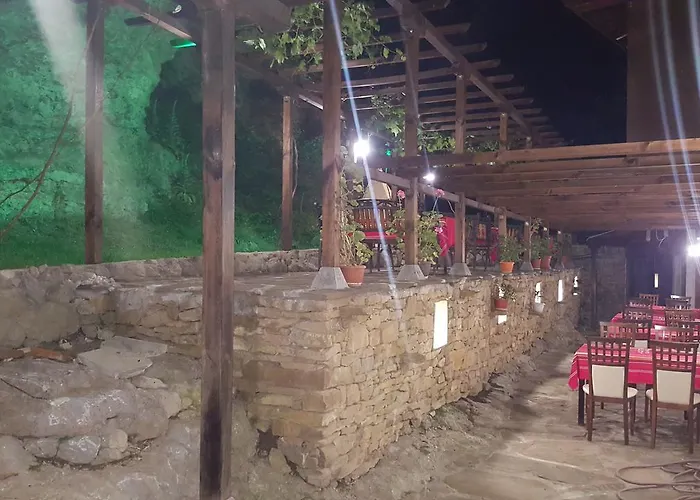 лиани Хотел 3*