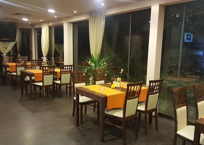 лиани Хотел