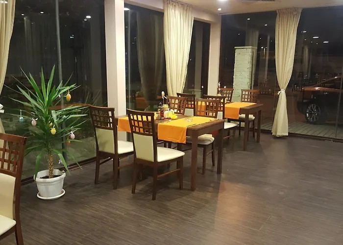 Хотел лиани 3*