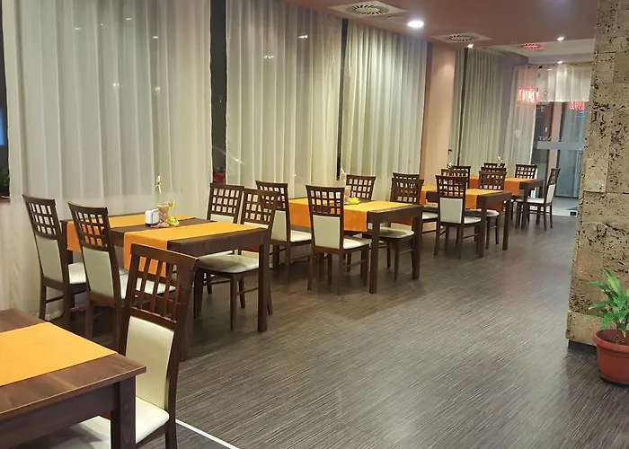 лиани Хотел