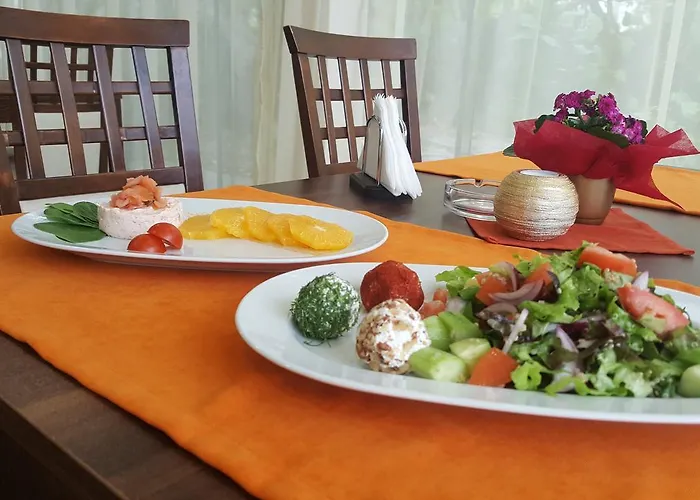 лиани Хотел