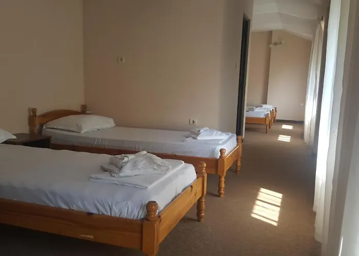 лиани Хотел 3*